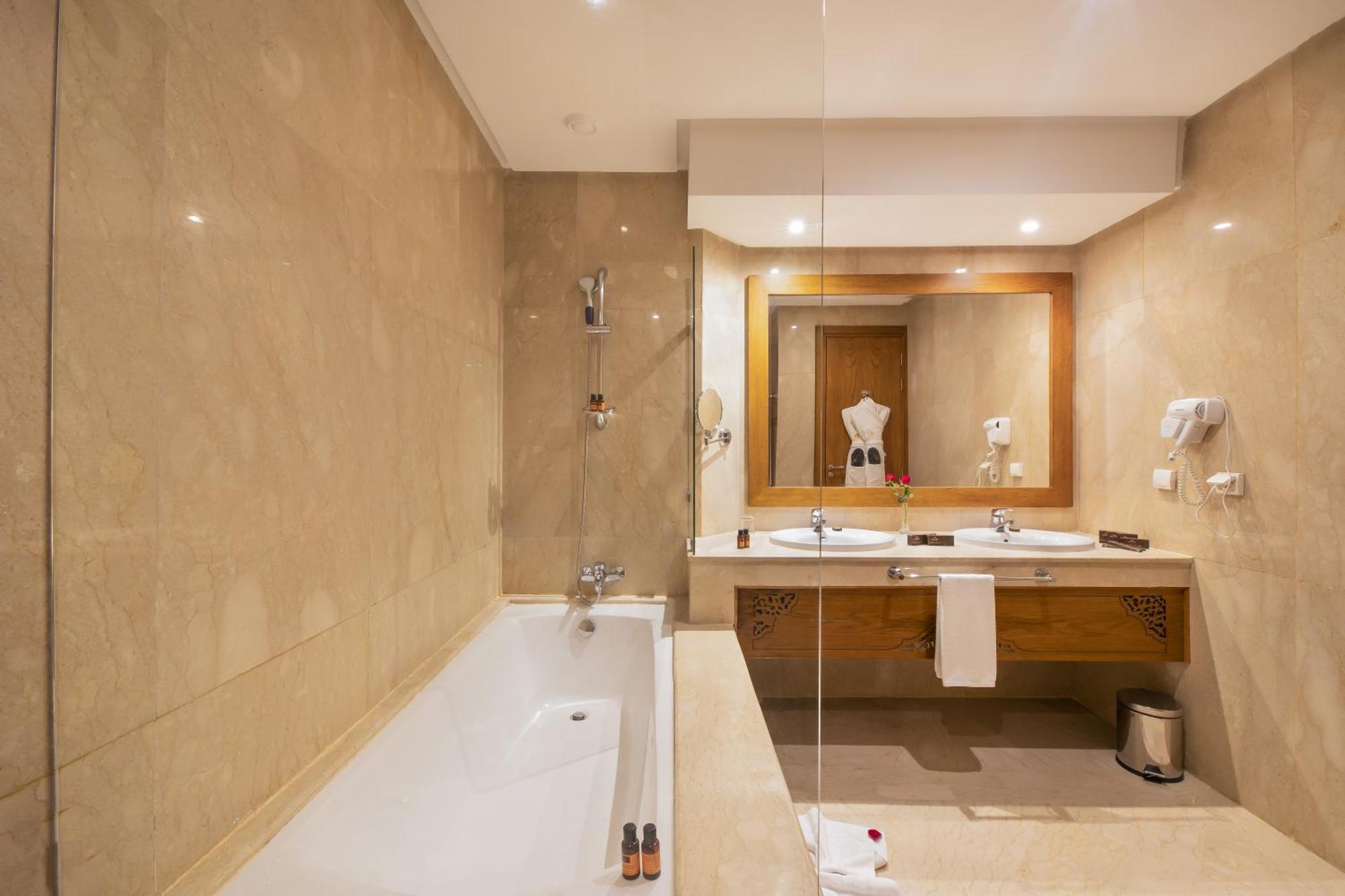 Grand Mogador Sea View & 5* Tanger